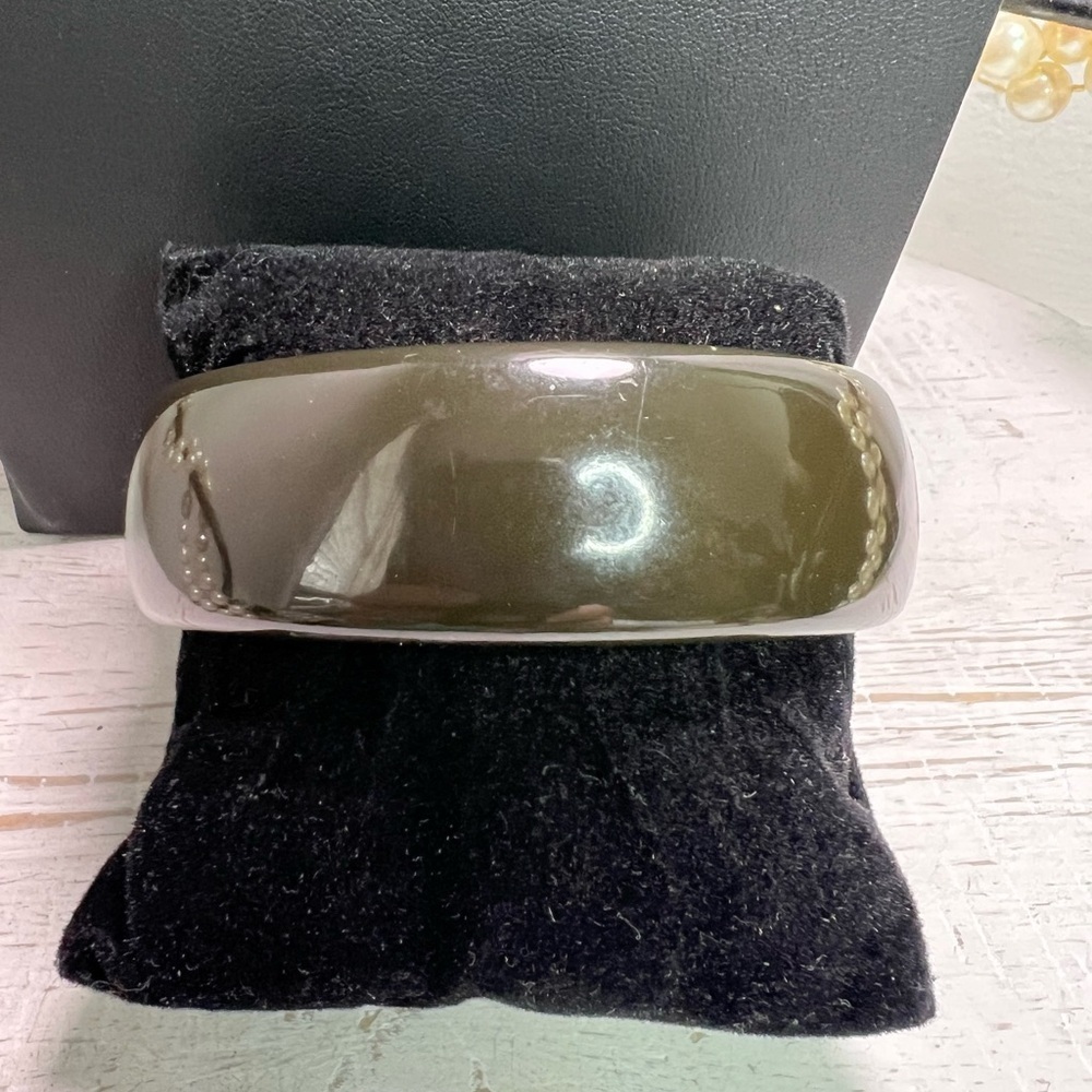 Vintage Bakelite Bangle 7.75” D16